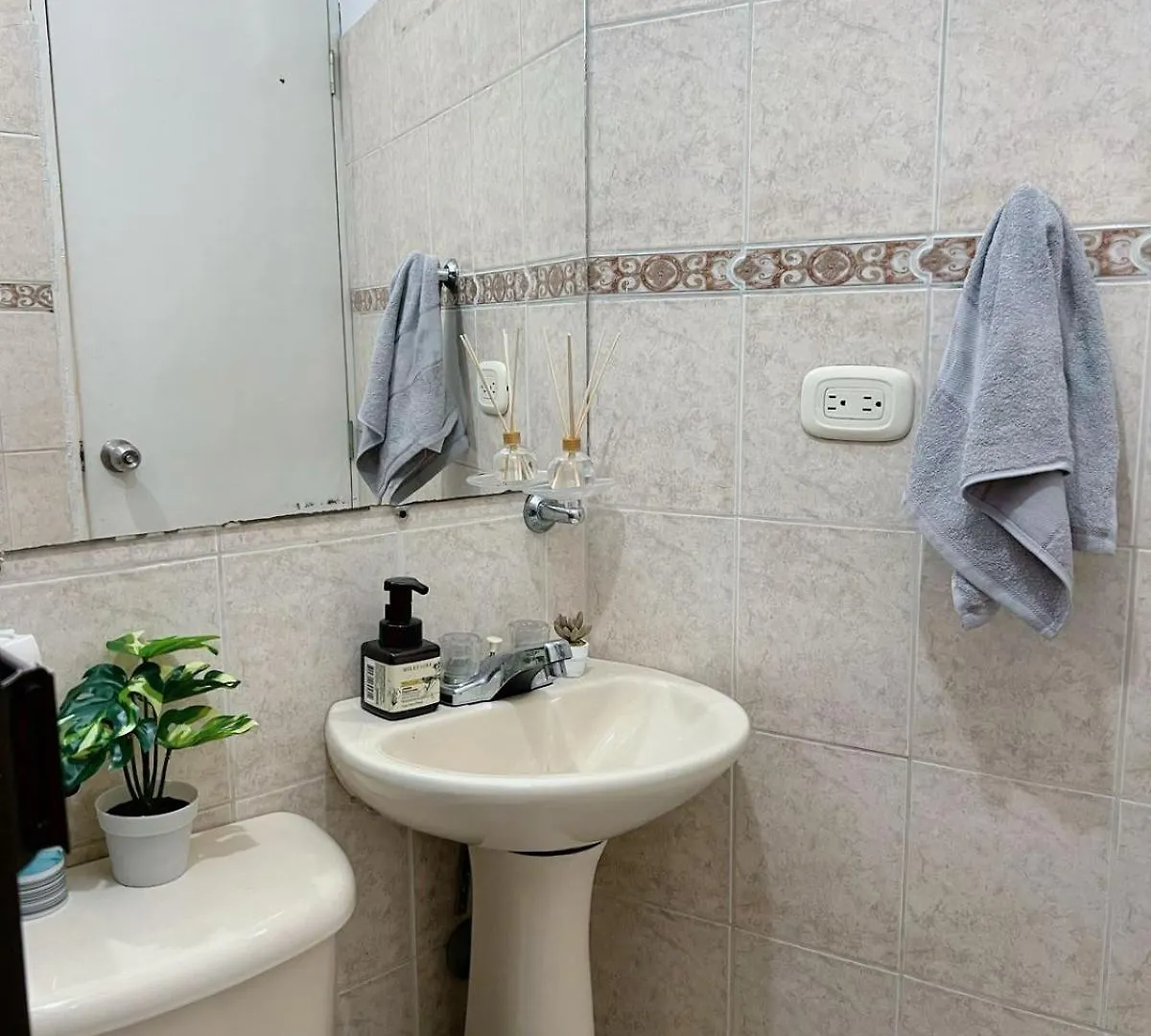 Apartment Apartamento En La Floresta Medellin Colombia